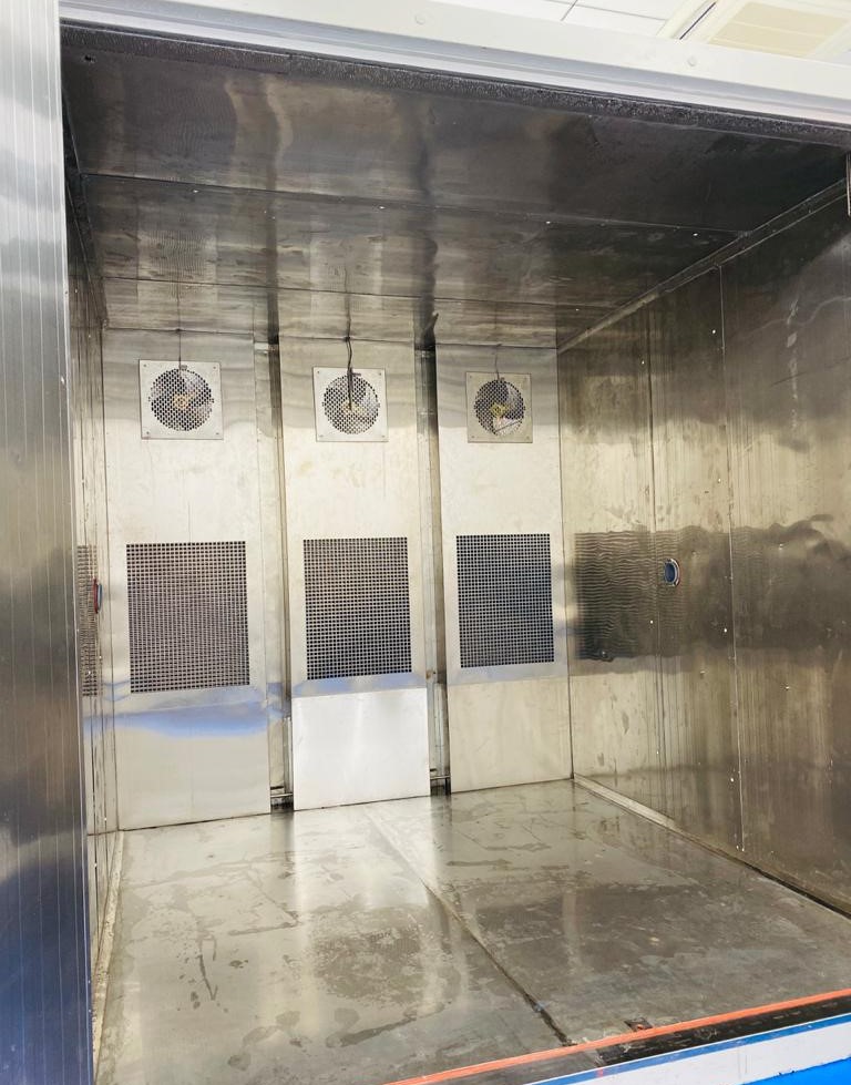 cyclic walk in chamber 